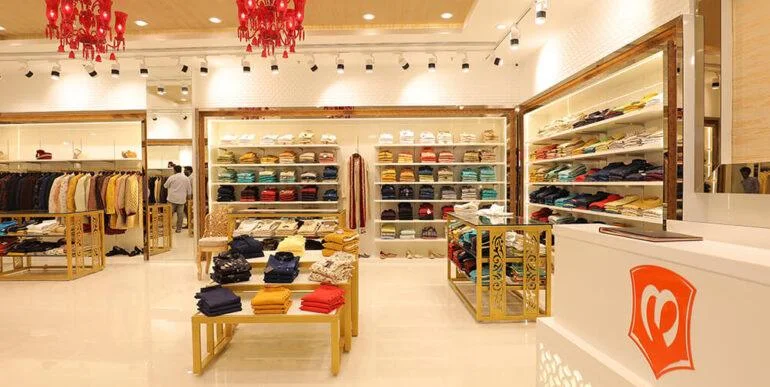 showroom-interiors-in-thrissur-modern-clothing-store